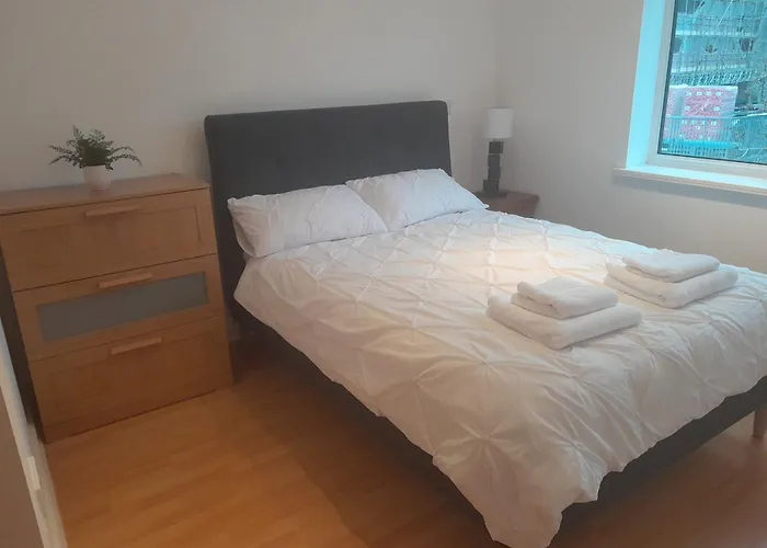 City Centre Apartment With Parking