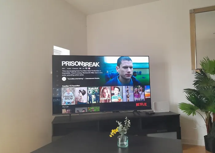 City Centre Apartment With Parking
