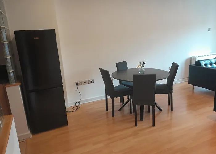 City Centre Apartment With Parking
